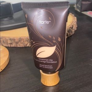 Tarte Amazonian clay foundation